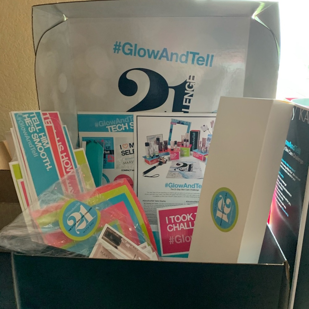 Mary Kay Glow and Tell Kit NEW NEVER BEEN USED!